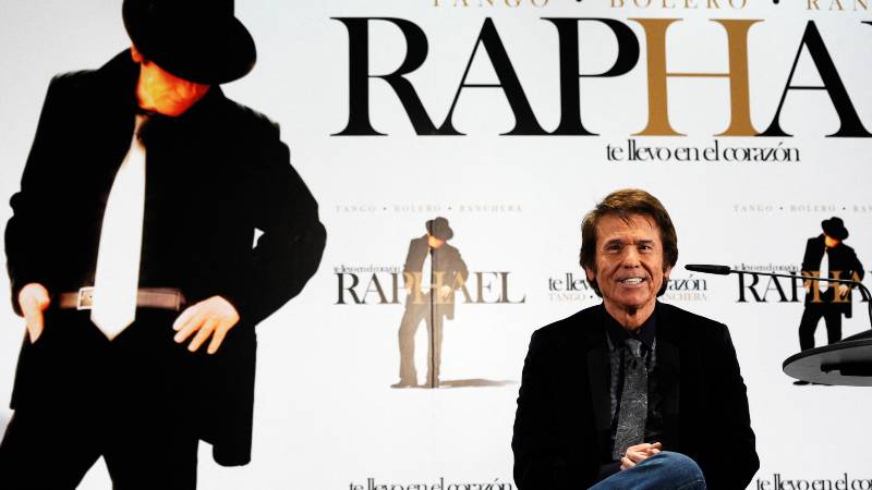 Cantante español Raphael se encuentra bien tras accidente cerebrovascular