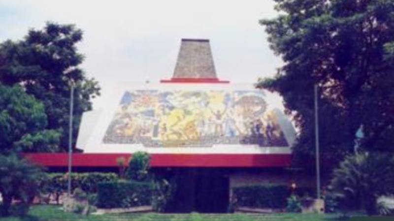 Monumento al prócer José Simeón Cañas construido en los 70, en terrenos de la Asamblea Legislativa. Fue demolido.