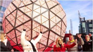 Pitbull- bola cristal en Times Square