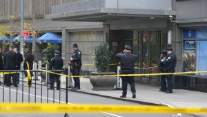 Brian Thompson, de UnitedHealthcare, murió este miércoles tras ser tiroteado cerca de un hotel en el centro de Manhattan
