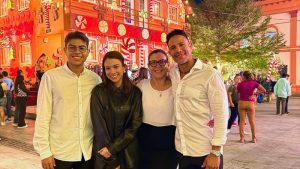 Billy Calderón y su familia disfrutan del Centro Histórico de San Salvador