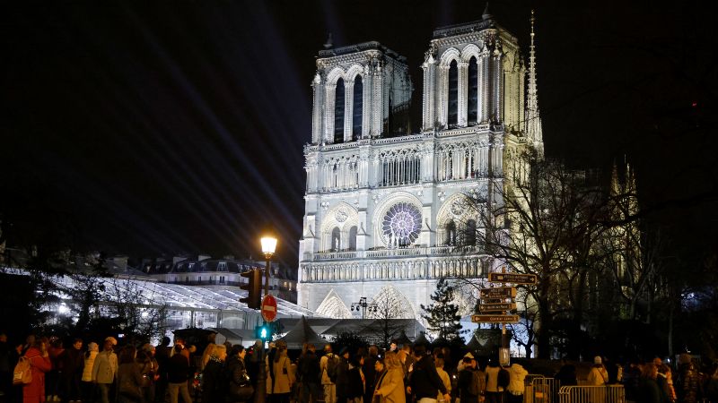 Desde la madrugada del sábado, miles de personas de todo el mundo están siento testigos del evento. Foto: AFP