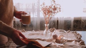 color del año 2025 Mocha Mousse