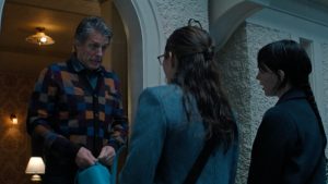 Dos jóvenes misioneras mormonas acuden de casa en casa predicando su fe tratando de atraer nuevos fieles a su credo hasta que se topa con la vivienda de un hereje.