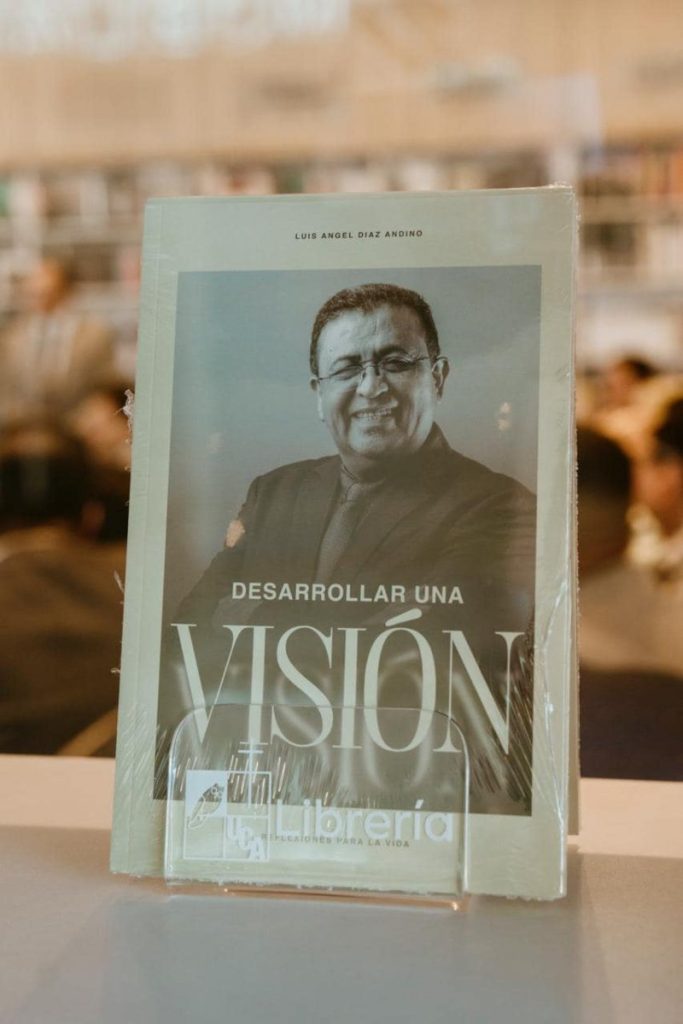 El libro está a la venta en la Librería UCA