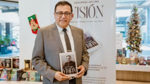 El pastor Luis Díaz presenta el libro 