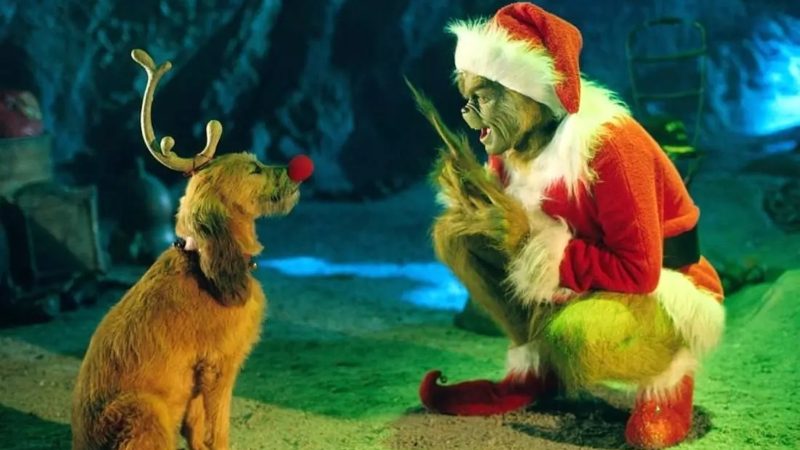 El Grinch está omnipresente incluso en las decoraciones navideñas de todo el mundo. | Foto: Universal Pictures