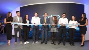 Representantes de BYD El Salvador en apertura de sucursal