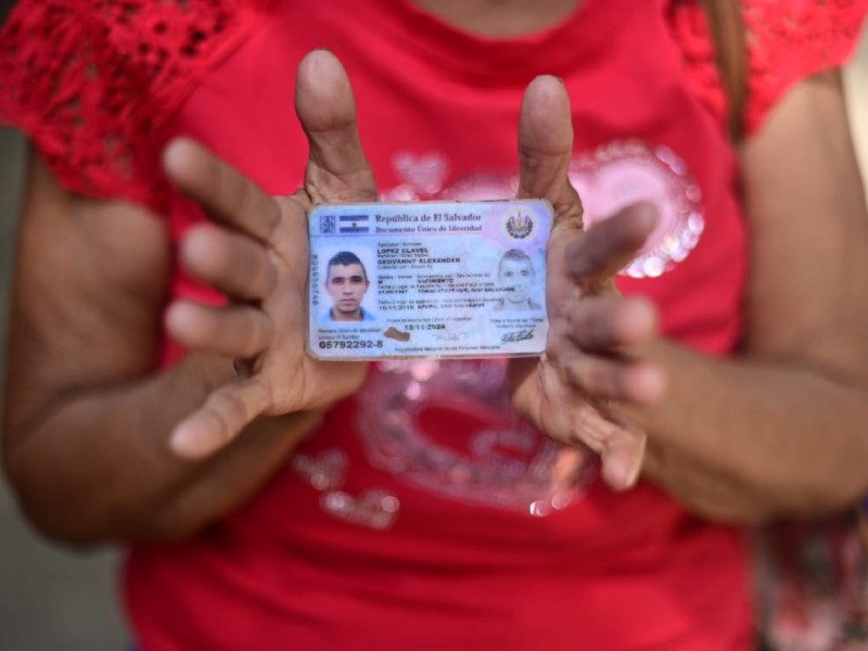 Familiares penal de Izalco con incertidumbre por conocer si sus seres queridos estan bien.