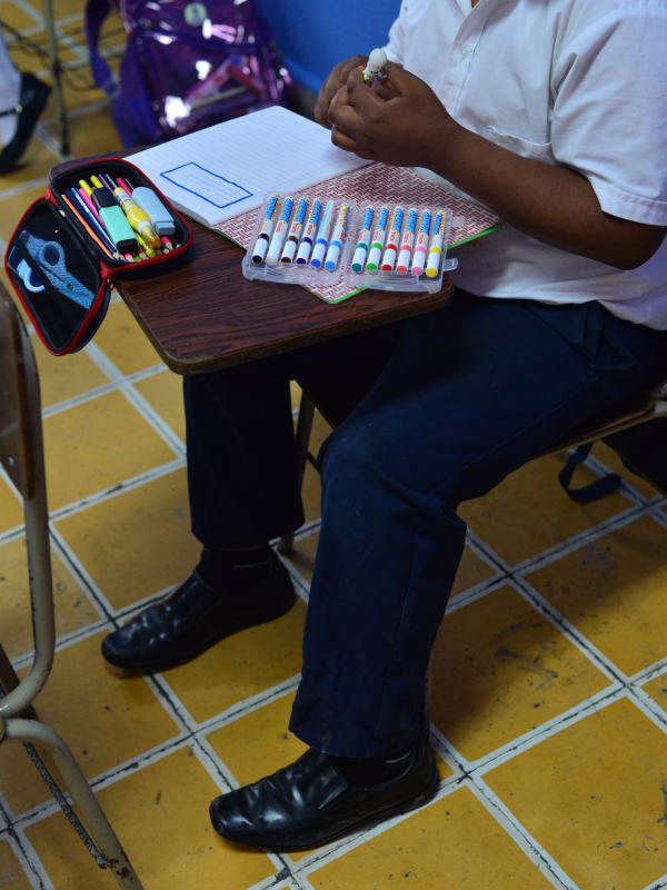 Inicio del año escolar 2025 en el Centro Escolar Joaquin Rodezno del Centro de San Salvador. Escuela, estudiantes, libros, educacion.