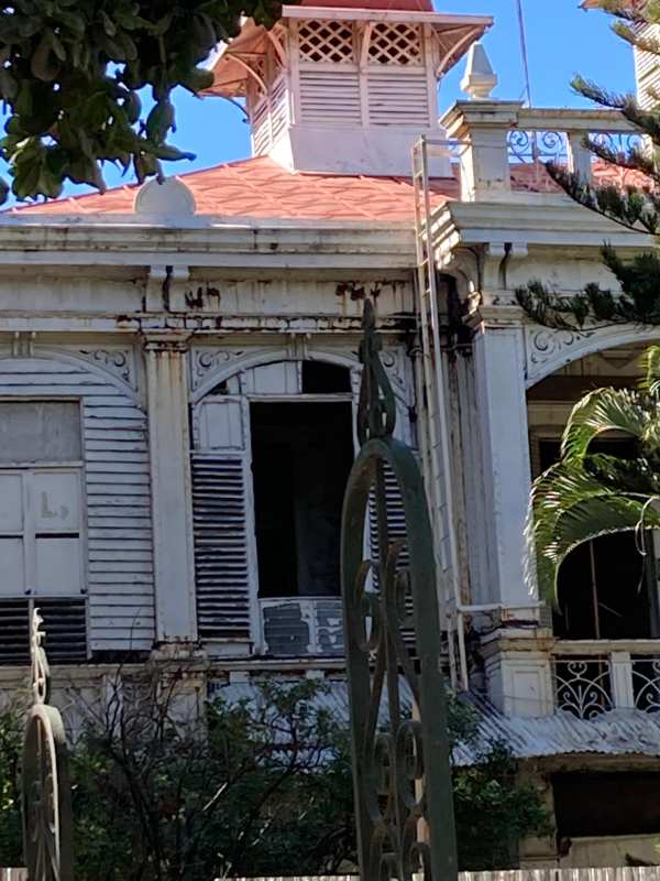 intervencion edificio hospital rosales estructura antigua con laminas traidas de belgica