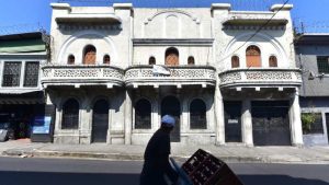Edificaciones con arquitectura antigua del Centro Historico de San Salvador ubicadas sobre la 11 Calle Oriente y 9a Calle Poniente