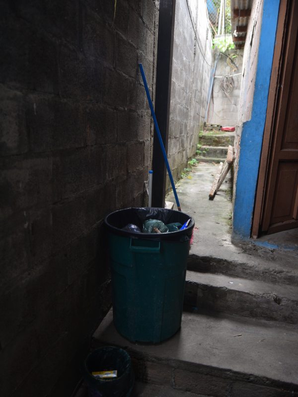 Basura acumulada en varios puntos de Mejicanos y San Salvador.