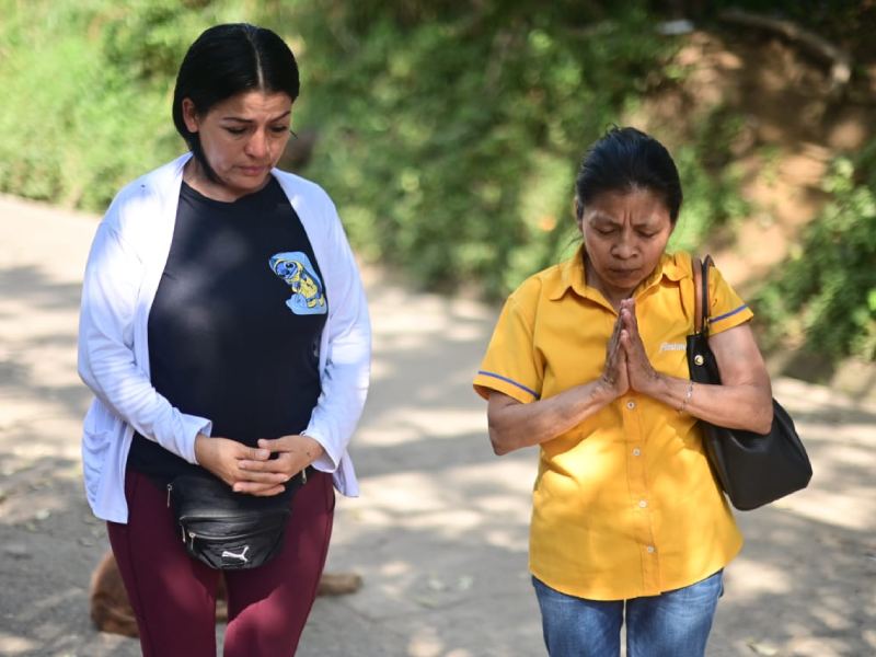 Familiares penal de Izalco con incertidumbre por conocer si sus seres queridos estan bien.