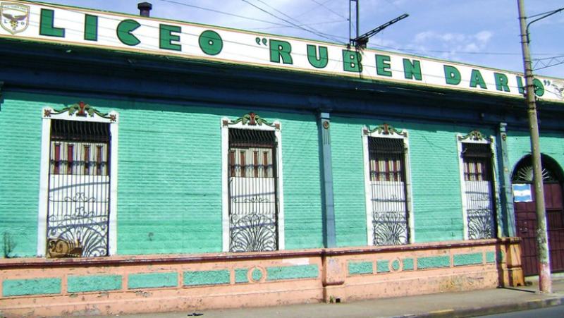 Edificaciones con arquitectura antigua del Centro Historico de San Salvador ubicadas sobre la 11 Calle Oriente y 9a Calle Poniente