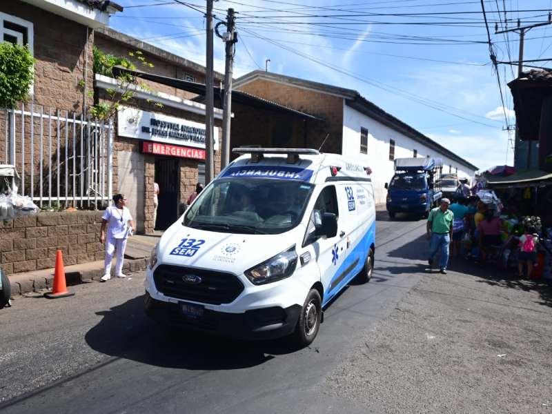 Familiares penal de Izalco con incertidumbre por conocer si sus seres queridos estan bien.