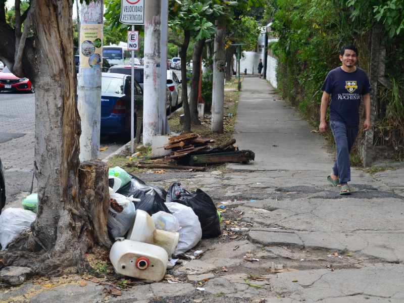 Basura acumulada en varios puntos de Mejicanos y San Salvador.