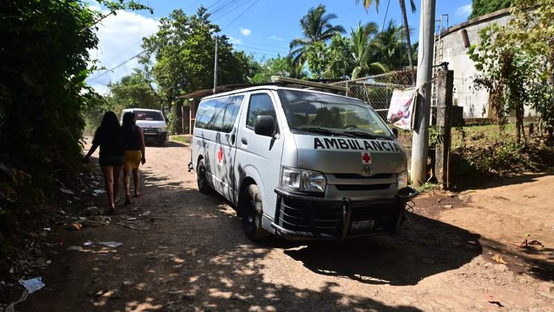 Familiares penal de Izalco con incertidumbre por conocer si sus seres queridos estan bien.