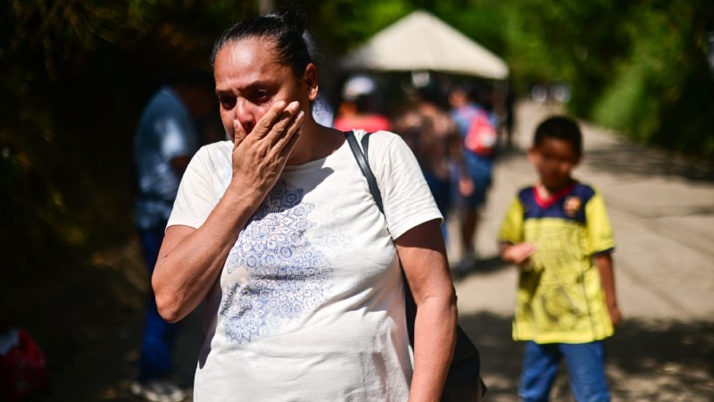 Familiares penal de Izalco con incertidumbre por conocer si sus seres queridos estan bien.