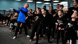 Coreografo de Michael Jackson da clase en Cuba