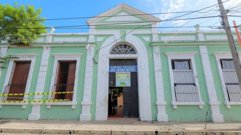 Fachada del Centro Escolar José Antonio Martínez, en el perímetro histórico de la ciudad de Santa Ana.