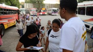 Firmas en iglesia Elim contra la mineria