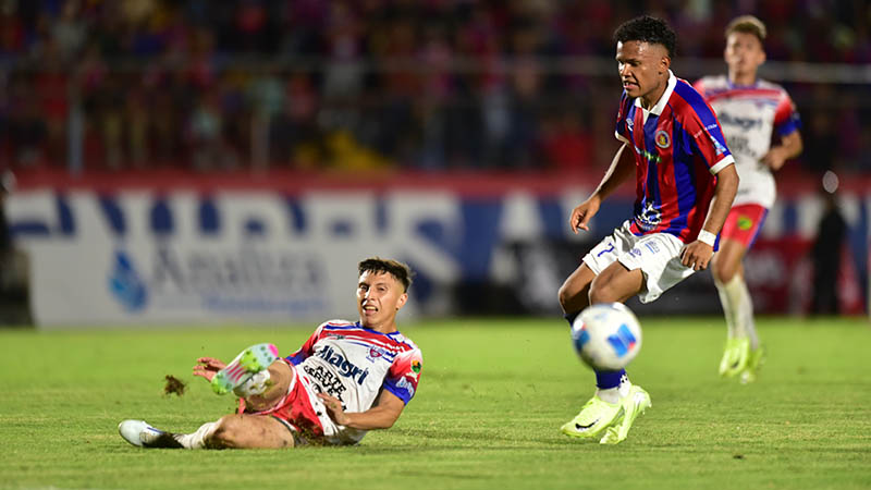 Rafael Tejada de CD FAS en el partido de la fecha 3 del Clausura 2025 en el estadio Óscar Quiteño de Santa Ana. Foto EDH / Emerson del Cid