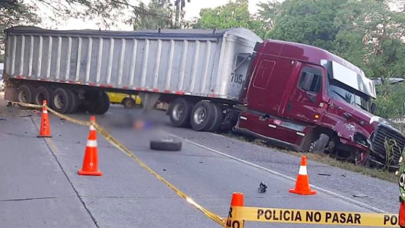 La víctima mortal era residente en Tecoluca, detallaron los cuerpos de socorro. Foto / Cortesía