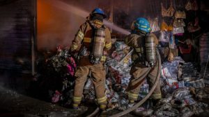 Bomberos controlaron las llamas pasada la medianoche. Foto: X/@BomberoSV