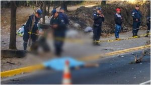 Mujer murió al ser atropellada por una moto en la carretera de Oro