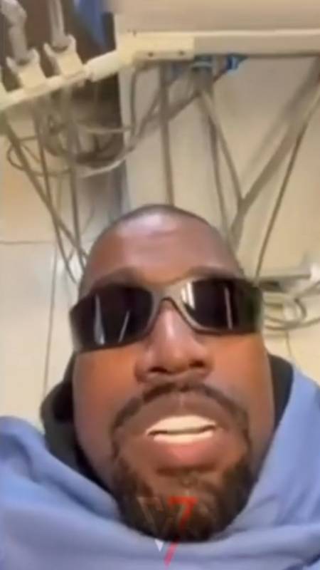 Anuncio de Kanye West en el Super Bowl 2025