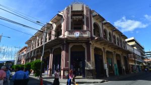 Venta por 3,9 millones de dólares de edificio Letona ubicado en el Centro Histórico de San Salvador. Sobre la 4a avenida norte y la calle Delgado, cerca del Teatro Nacional.