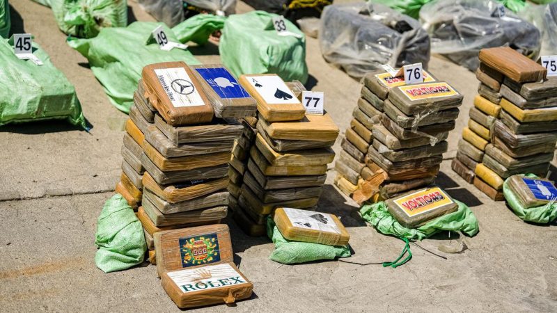 La cocaína era transportada en 78 bultos con 20 paquetes cada uno. Foto: @SeguridadSV