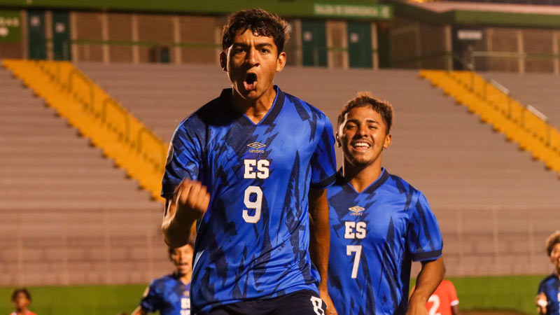 Luis Tobar de la Selecta Sub-17 durante el partido ante Islas Caimán durante la fecha 1 del Premundial Sub-17 de la Concacaf en el estadio Cementos Progreso de Ciudad de Guatemala. Foto EDH/ Cortesía @LaSelecta_SLV