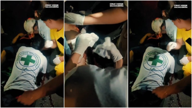 Socorristas le brindaron atenciones médicas al motociclista. Foto EDH / Cortesía Cruz Verde Salvadoreña. 