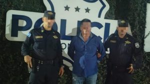 José Leonardo D. H., de 61 años de edad, atacó con un corvo a un hombre de 53 años, ocasionándole una lesión en la frente y en el cuello. Foto EDH / Cortesía PNC.