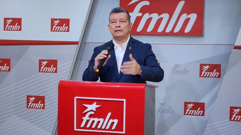 Manuel Flores, secretario general del FMLN, dio conferencia de prensa sobre temas de coyuntura nacional. Foto Cortesía