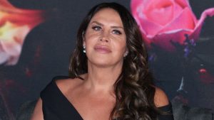 La actriz Karla Sofía Gascón ha anunciado esta madrugada que no volverá a hablar más para no dañar a la película.