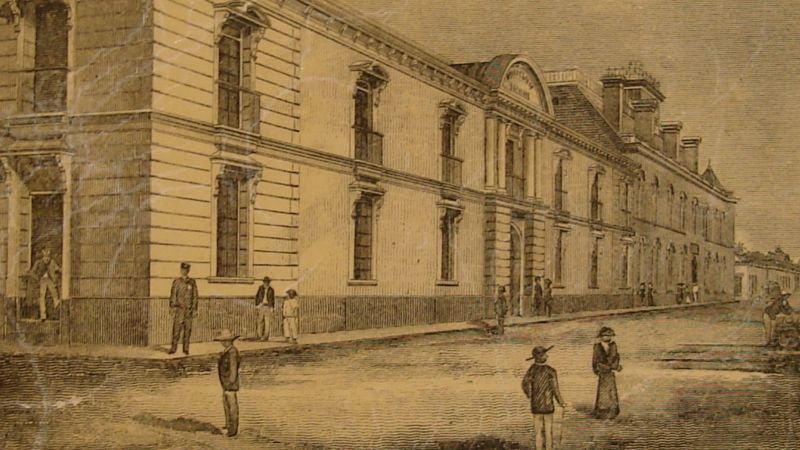 Grabado metálico del segundo edificio histórico la Universidad de El Salvador (1879-1955), cortesía de la Biblioteca del Congreso, Washington D. C.