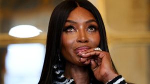 En un comunicado transmitido a la prensa el miércoles Naomi Campbell manifestó su 