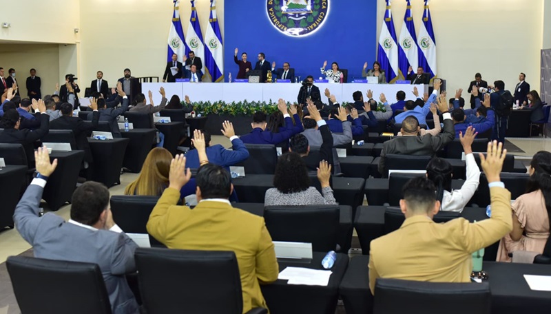 Nuevas Ideas votó a favor de la reforma al Código Penal sobre delitos de servidores públicos y eliminó la parte de declarar agentes de autoridad a los militares. Foto EDH Emerson del Cid