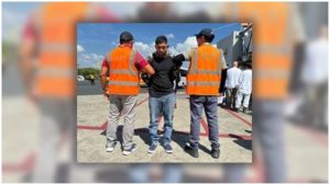 El sujeto está fichado como miembros de pandillas. Foto / Cortesía ICE