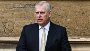 Su caída en desgracia parece agudizarse tras recientes informaciones sobre su relación con un chino sospechoso de espionaje.