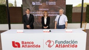 Representantes de Banco Atlántida