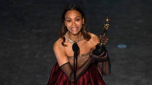 Actriz Zoe Saldana gana el Óscar a mejor actriz de reparto