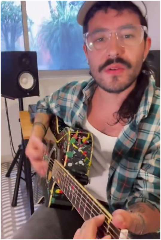 Atilio- cantante salvadoreño- exilio México