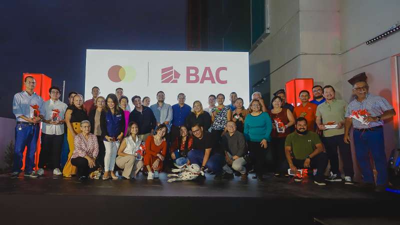 Los premios entregados fueron vales de supermecado, combos de iPhone con Apple Watch y televisores Samsung. Foto EDH/ Cortesía. 