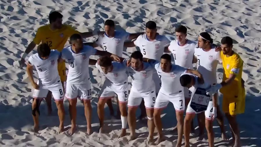 El equipo de EE.UU., durante el último juego de fase de grupos que ganaron a Panamá, este jueves (5-1). Foto: Cortesía Concacaf - Beach Soccer
