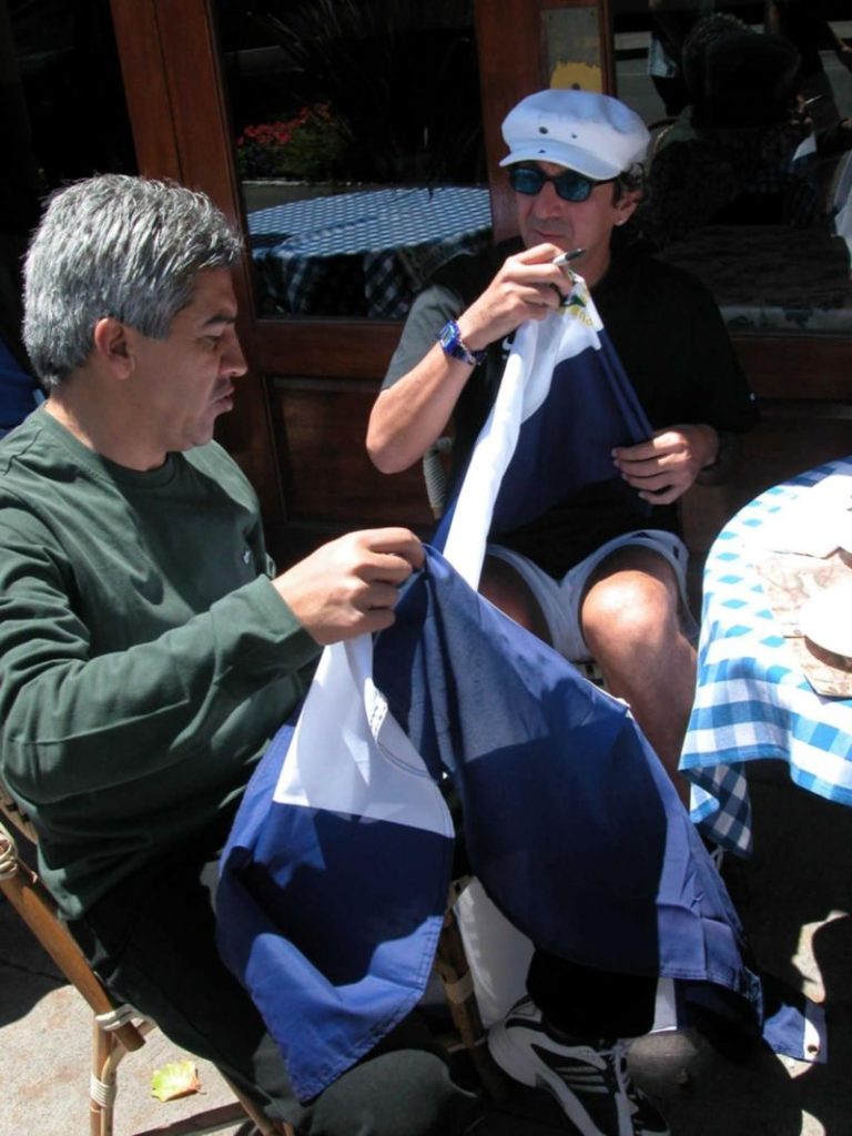 CANCHA Norberto Pajaro Huezo Magico Gonzalez juntos autografos