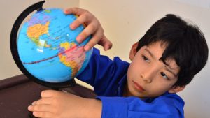 Ricardo, un niño de seis años con un diagnóstico de altas capacidades. Pertenece a la Fundación de altas capacidades de El Salvador.